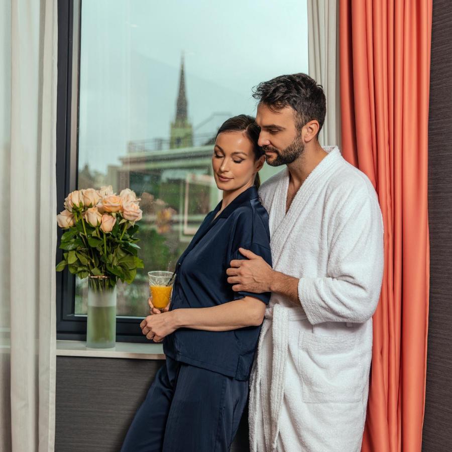 Hotel Pupin Novi Sad Luaran gambar A couple in a relationship