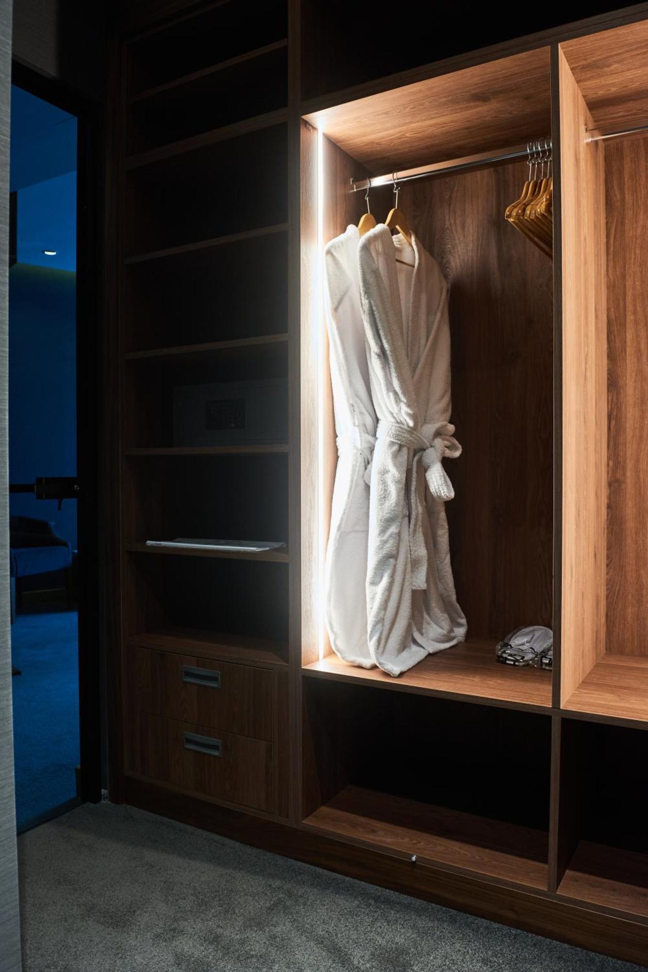 Hotel Pupin Novi Sad Luaran gambar A bathrobe hanging in a closet